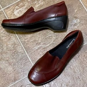 🔥🔥MAKE OFFER🔥🔥Clark’s slip-on shoes🔥🔥